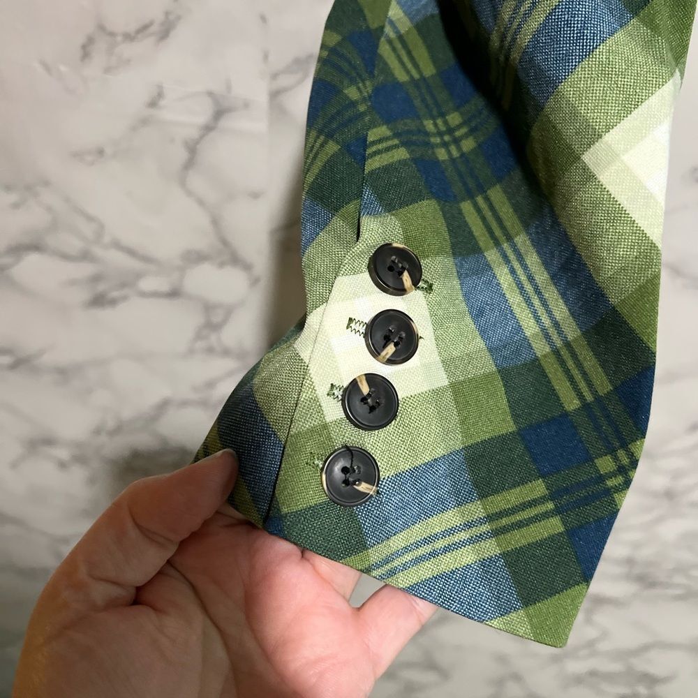 WEWOREWHAT Boxy Cropped Blazer - Picture 4 of 13